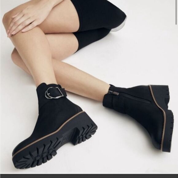 Blondo Dahlia NWOT Oversized Buckle Chunk Heel Suede Waterproof  Boots Black … - Picture 1 of 8